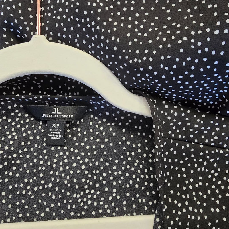 Load image into Gallery viewer, Jules &amp; Leopold V-Neck Dottie Blouse, Small
