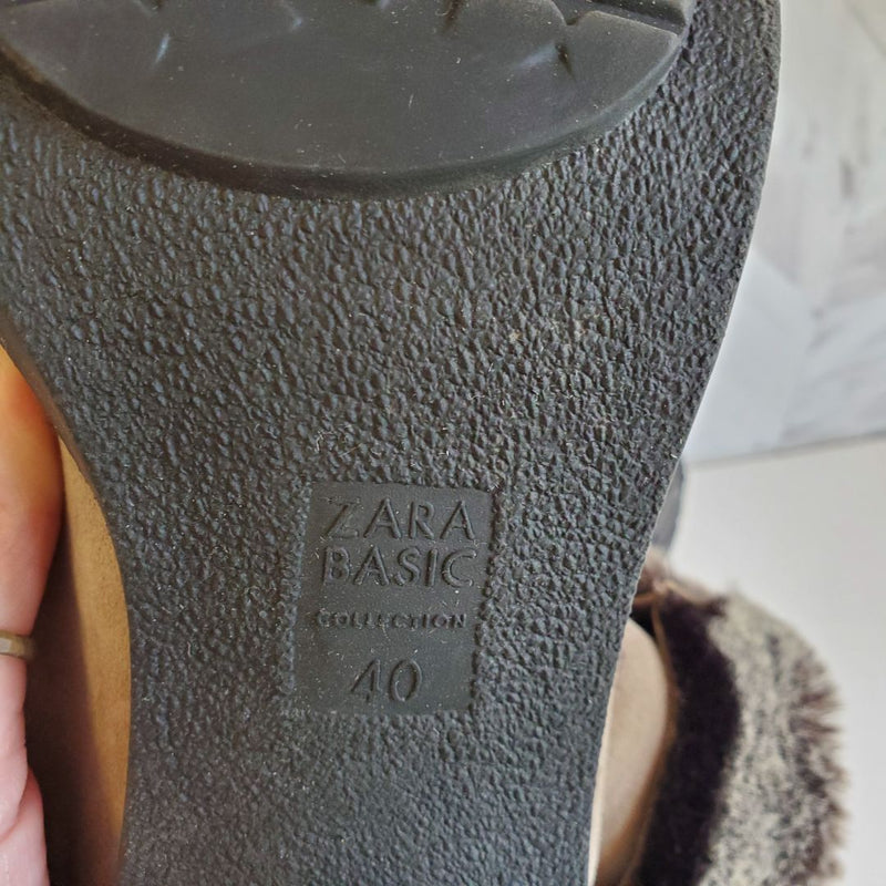 Load image into Gallery viewer, Zara Suede Fur ankle boot, Sz 40
