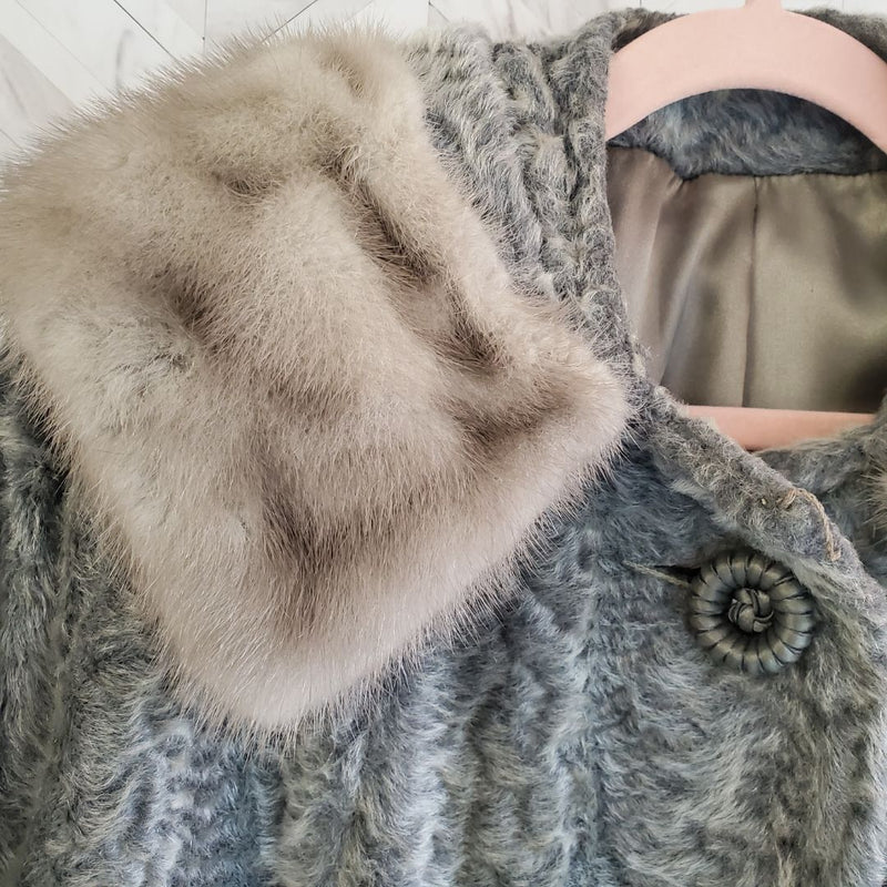 Load image into Gallery viewer, Vintage Fur Collar Swing Coat, Large
