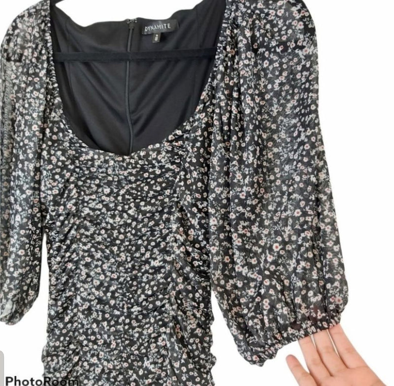 Load image into Gallery viewer, Dynamite Floral Ruched Puff Sleeve Dress, Medium
